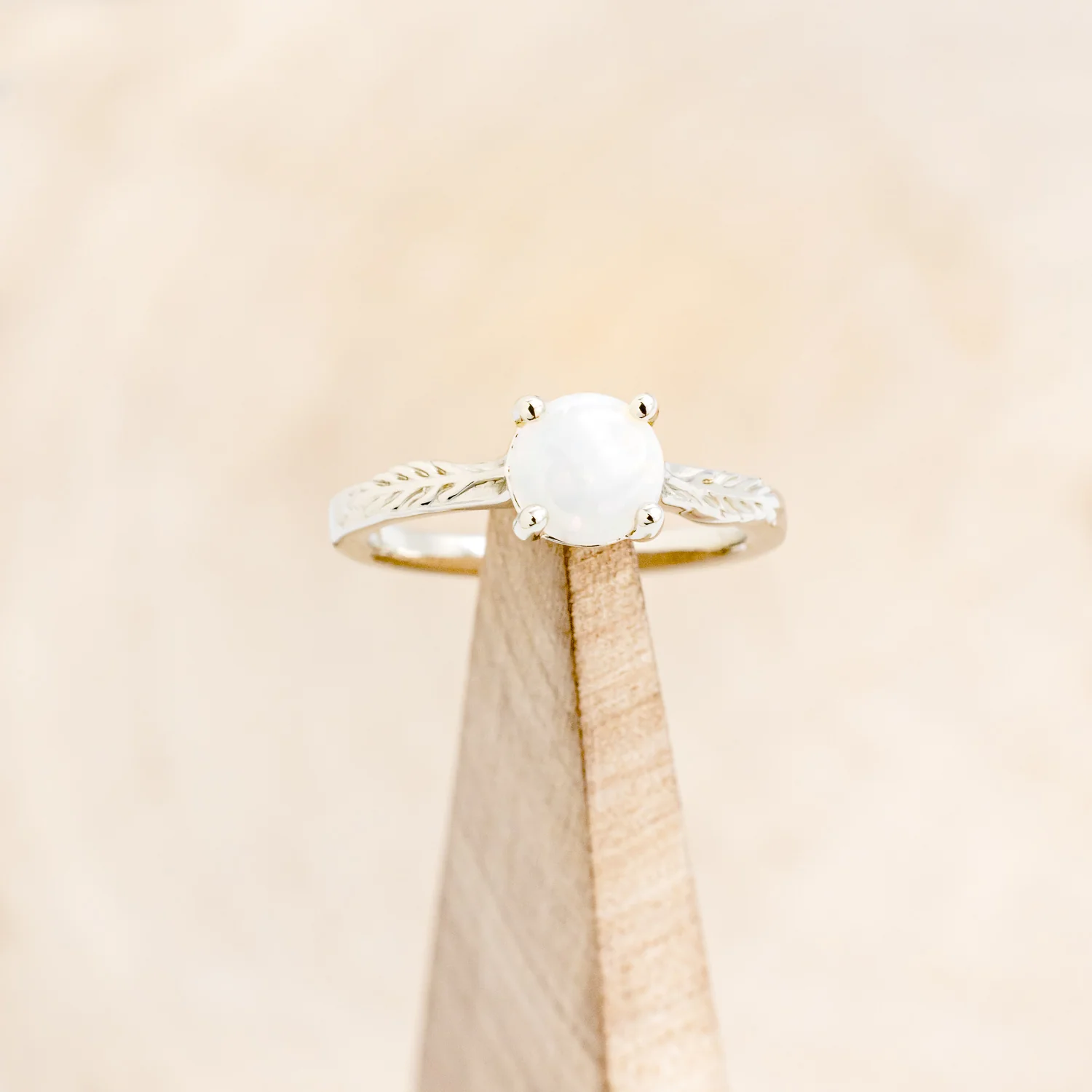 Round Cut Engagement Rings